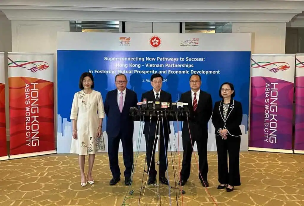 Dr Peter K N Lam (second left), Hong Kong Trade Development Council Chairman, expressed his delight of the mission’s success in strengthening ASEAN-Hong Kong ties. He hopes the delegates can bring these insights back to Hong Kong to build on the progress achieved during the mission and create more business opportunities.