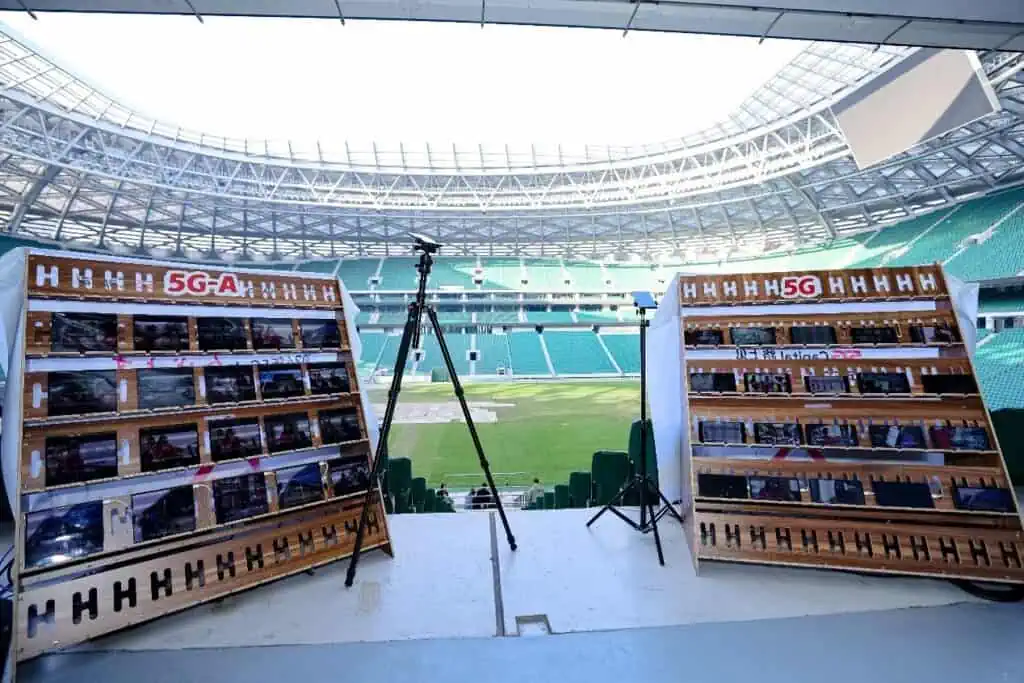 Capacity and rate comparison of 5G-Advanced (left) and 5G networks during a live match simulation at the Workers' Stadium.