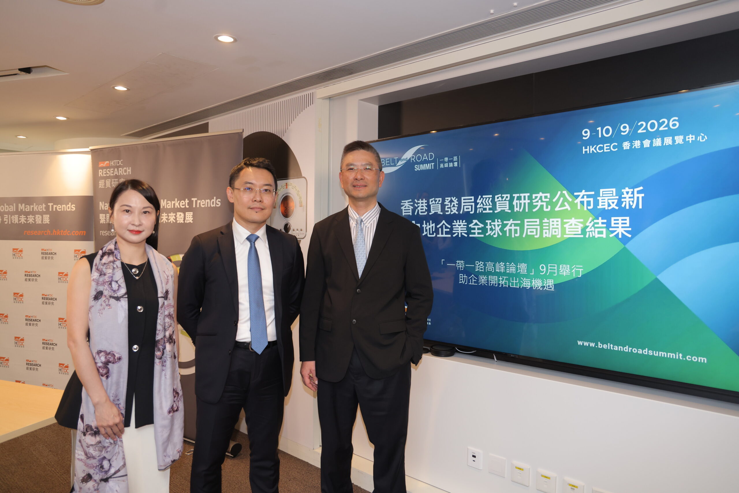 Chinese Companies Step Up Global Expansion via Hong Kong